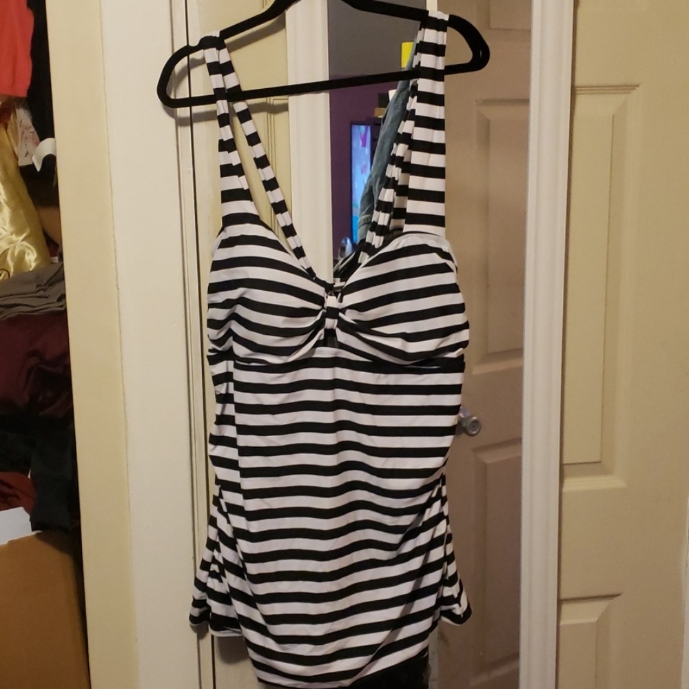 Lane bryant swimsuit top ADJUSTABLE!!